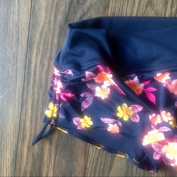 PINK by VS Ultimate Gym to Swim - Picture 8 of 10